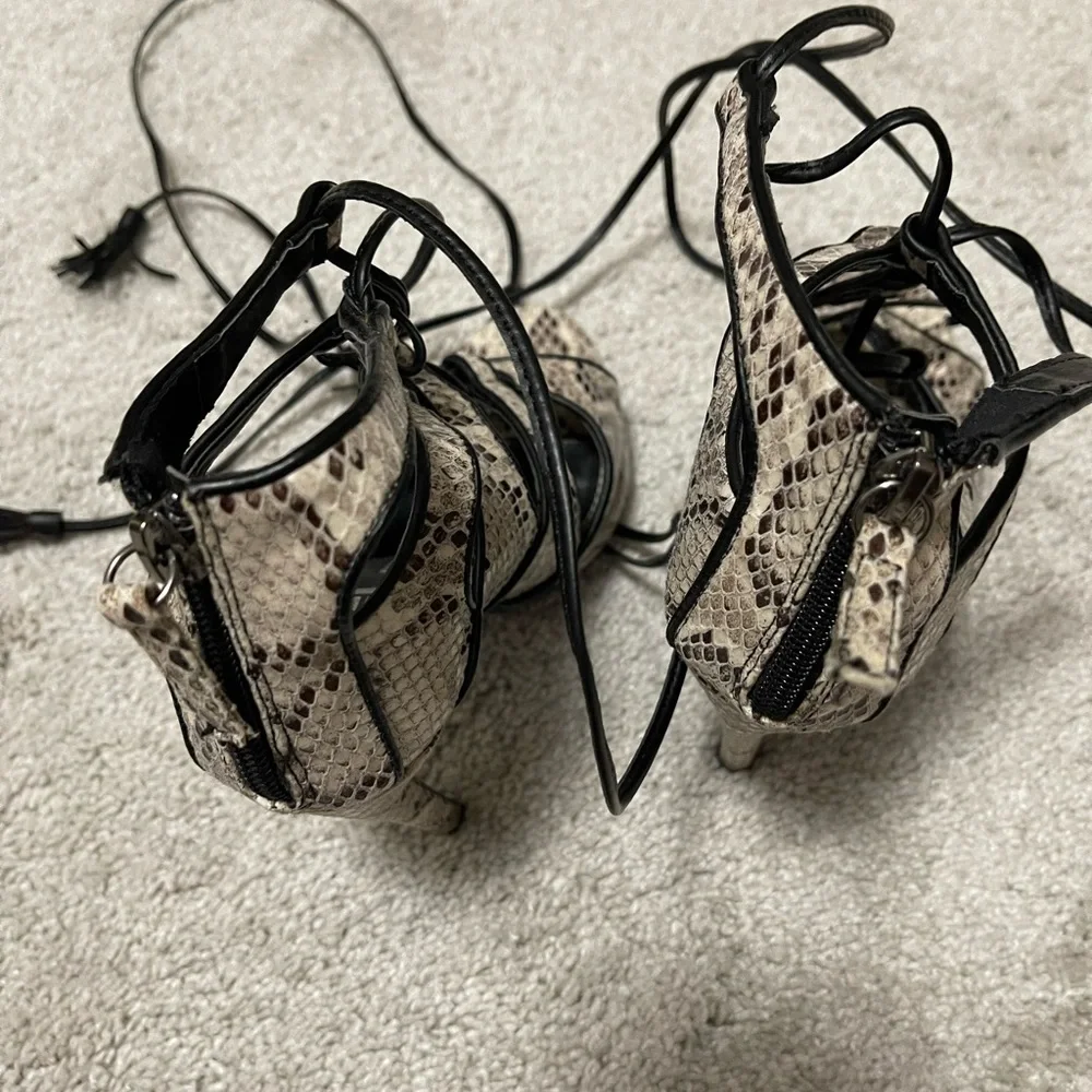 SHOES - Picture 3 of 5